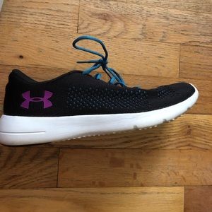 Under armor tennis shoes women size 8